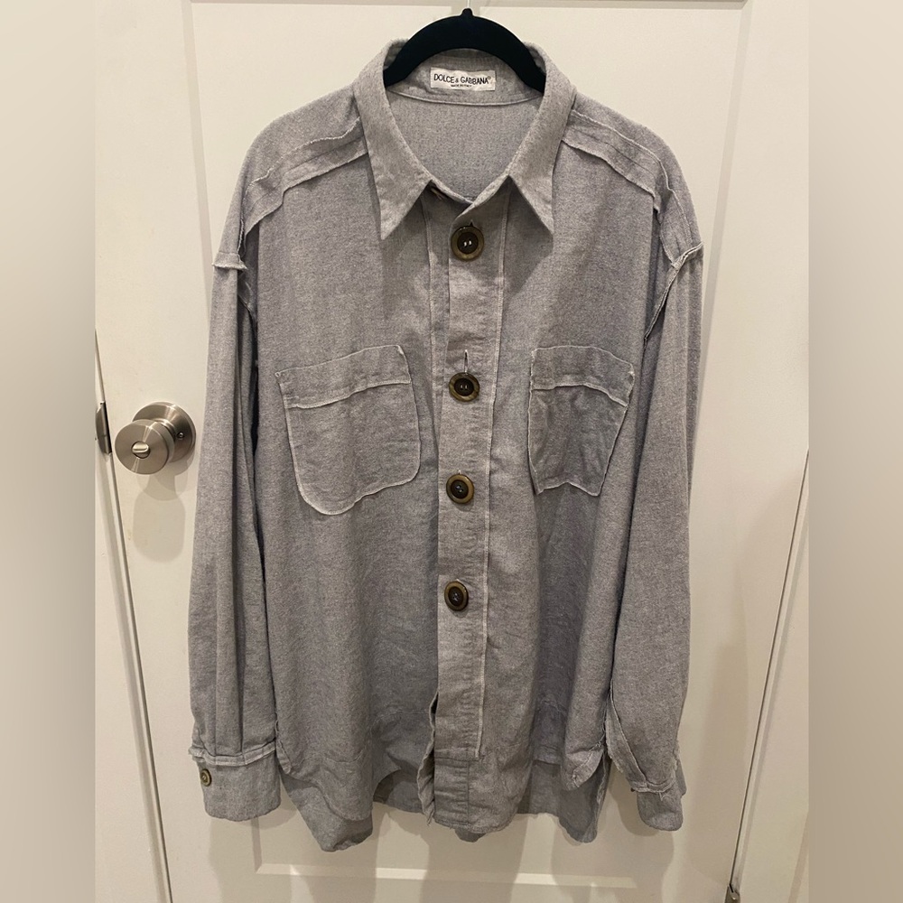 Dolce and Gabbana. Men’s LG long sleeve grey. Great condition